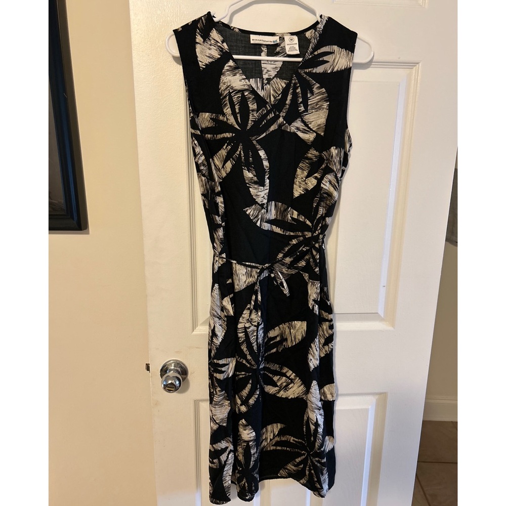 Weekend Clothes Line Black and White Sleeveless Tie Leaf Print Dress